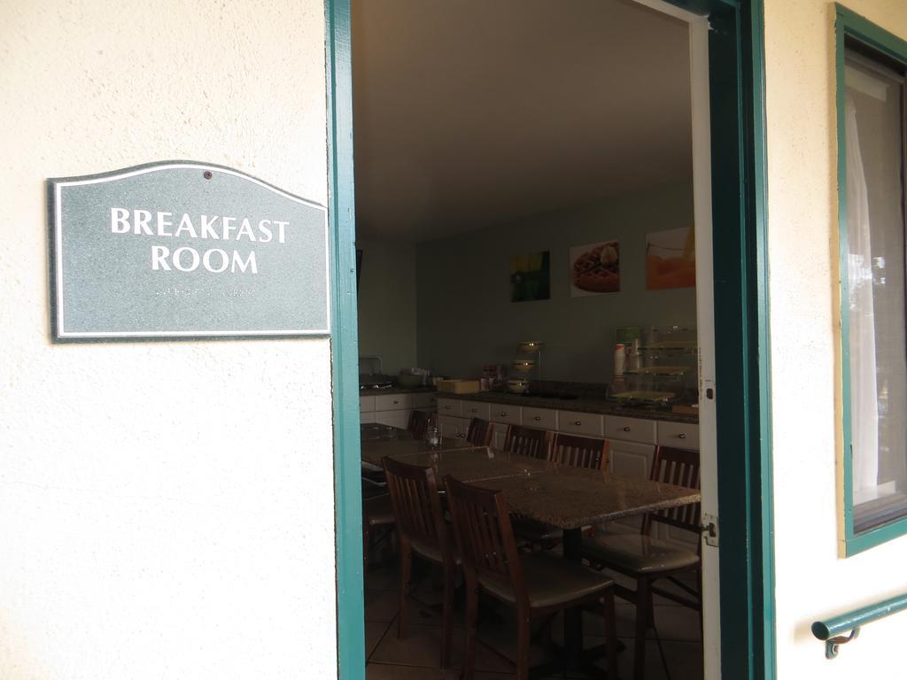 Scottish Fairway Inn Monterey Exterior foto