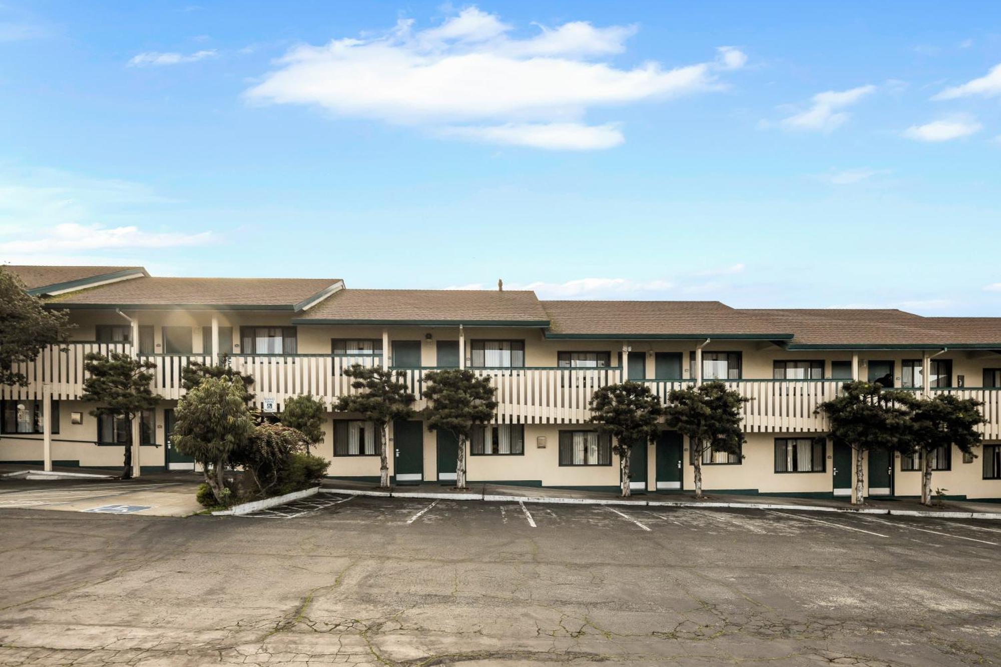 Scottish Fairway Inn Monterey Exterior foto